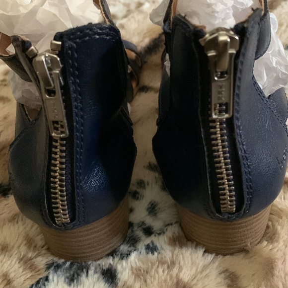 BORN B.O.C. Criss-Cross Strap Sandals / Heels — 6 - Picture 3 of 10